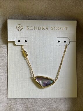 Kendra Scott Margot Vintage Gold Short Pendant Necklace in Iridescent Abalone